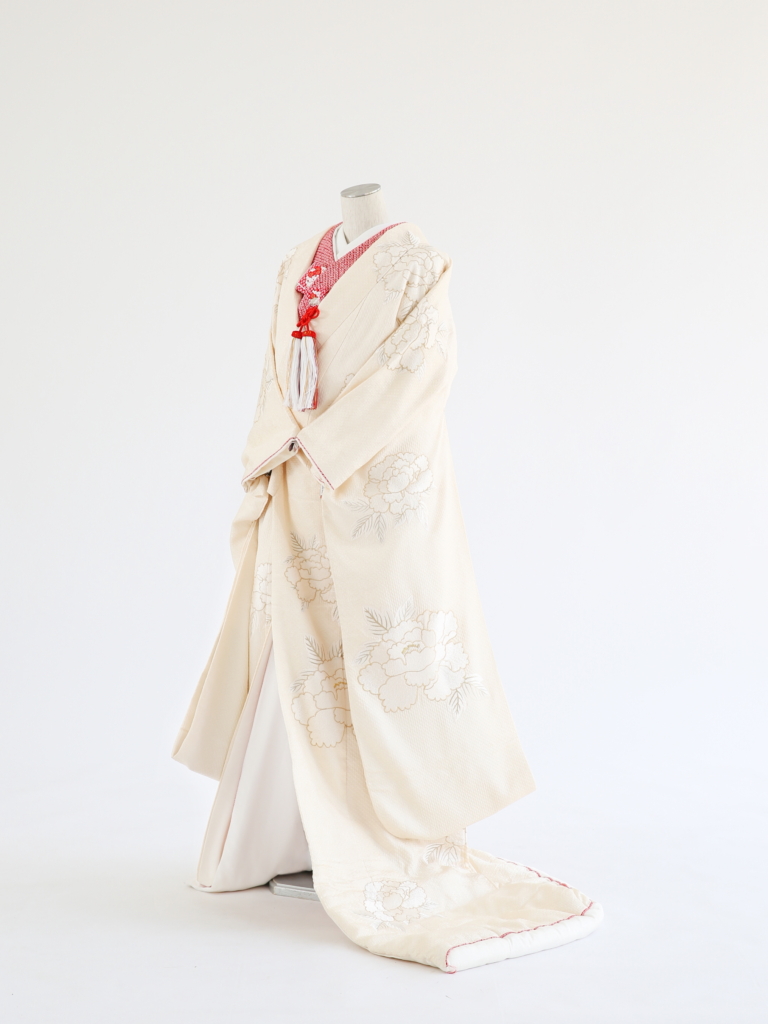 鹿の子しぼり　牡丹柄の白無垢