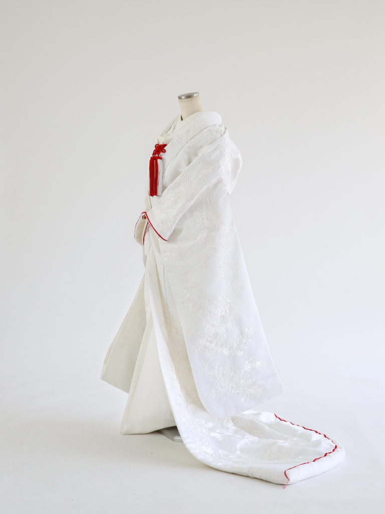 鶴刺繍　赤ライン　華やかで品のある白無垢